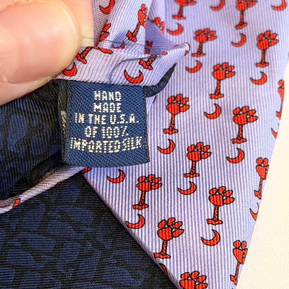 Vineyard Vines Mens Silk Tie Paw Like Crescent Moon Print Handmade USA Purple - Picture 4 of 5